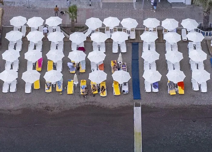 Amfora Отель Ортакент